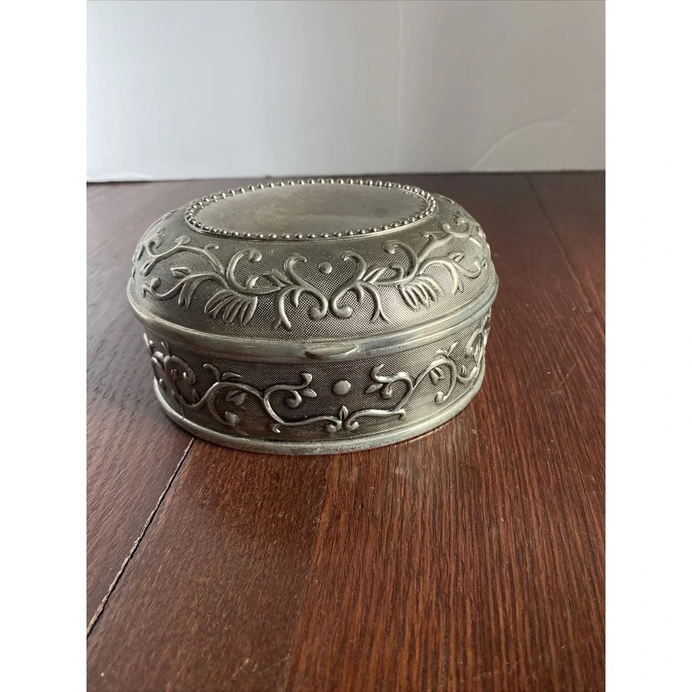 Metal Trinket Box Silver Tone 5x4x2.5 Oval Blue Velvet Lining Floral